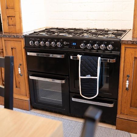 4 Bed End Terrace - Sleeps 7 Villa Ilkley Exterior photo
