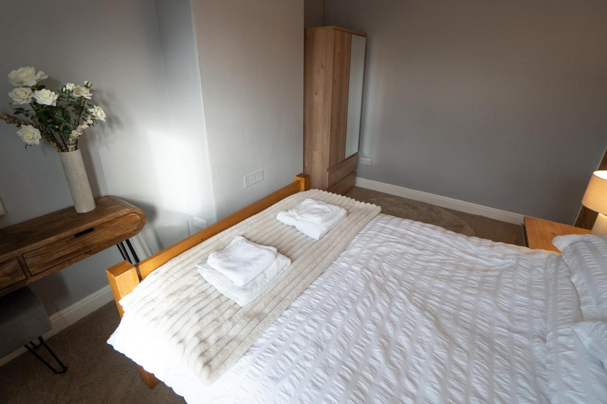 4 Bed End Terrace - Sleeps 7 Villa Ilkley Exterior photo