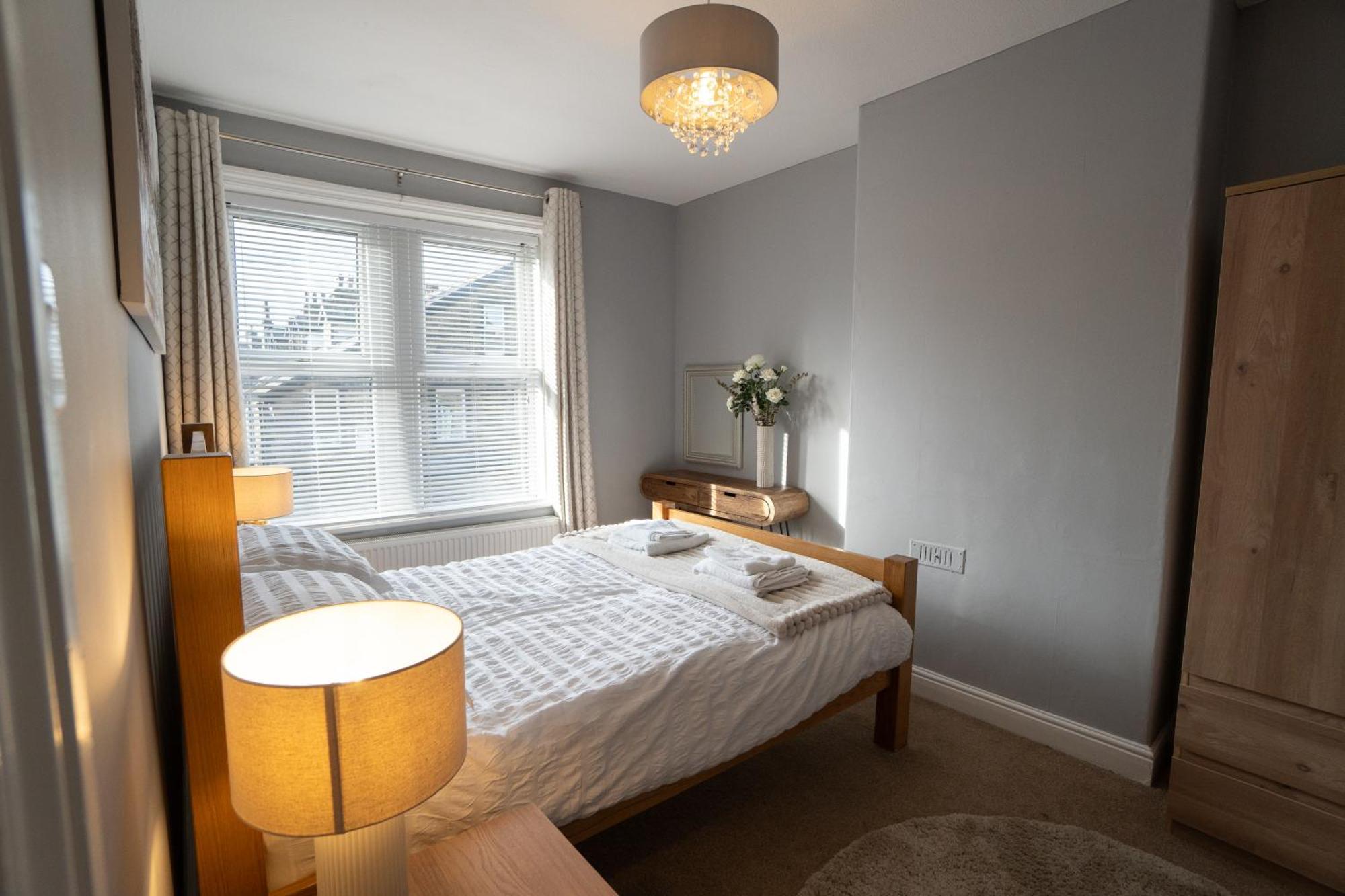 4 Bed End Terrace - Sleeps 7 Villa Ilkley Exterior photo